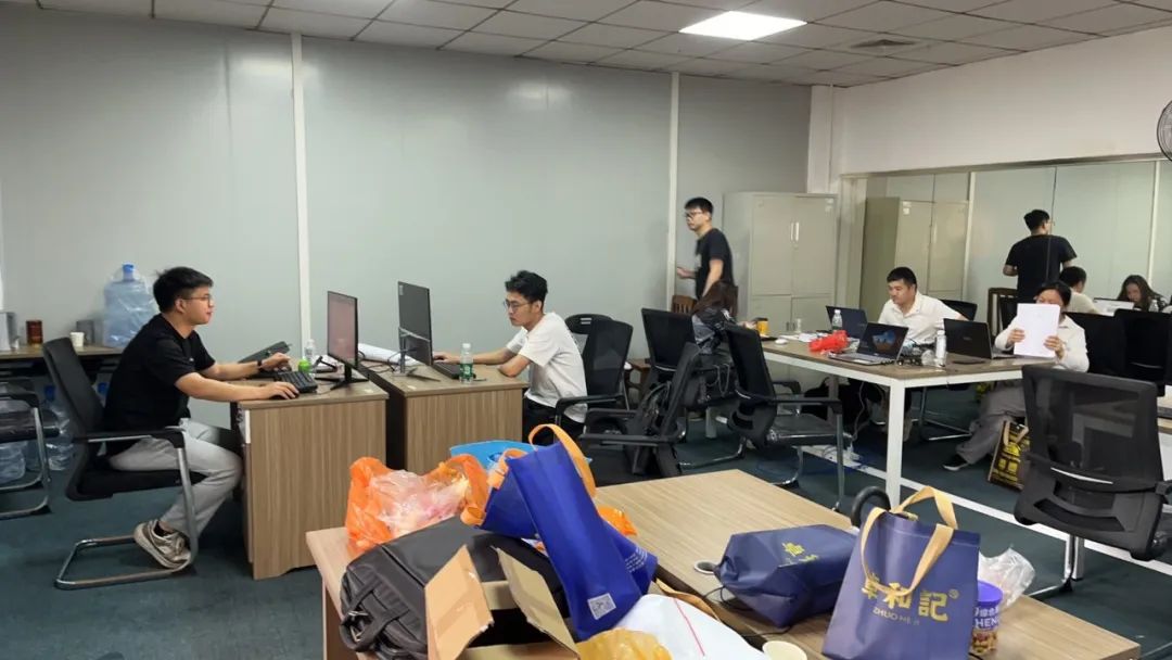 《致敬，奋斗的青春》